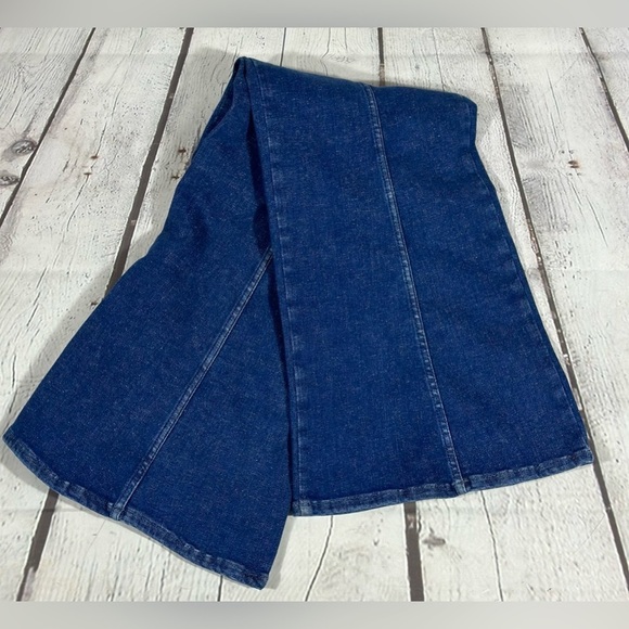 Pilcro NWT Seamed Mid-Rise Crop Flare Jeans, Fender Wash, Size 29 - Picture 7 of 9